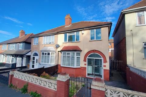 3 bedroom semi-detached house to rent, Stourbridge Road, West Midlands DY1