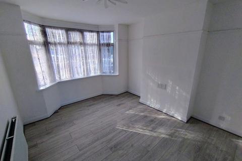 3 bedroom semi-detached house to rent, Stourbridge Road, West Midlands DY1