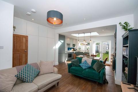 3 bedroom semi-detached house for sale, Lansdowne Avenue, Leigh-On-Sea
