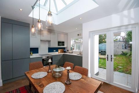 3 bedroom semi-detached house for sale, Lansdowne Avenue, Leigh-On-Sea