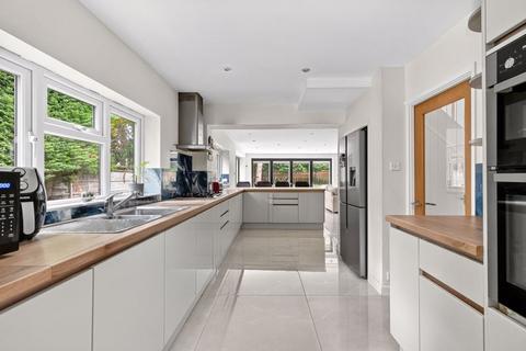 6 bedroom detached house for sale, Chaucer Way, Row Town KT15