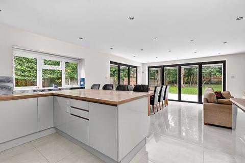 6 bedroom detached house for sale, Chaucer Way, Row Town KT15