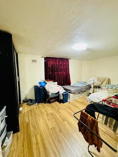 2 bedroom apartment to rent, The Drive, Ilford IG1 3EY