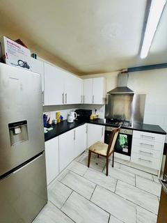 2 bedroom apartment to rent, The Drive, Ilford IG1 3EY