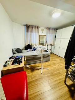 2 bedroom apartment to rent, The Drive, Ilford IG1 3EY