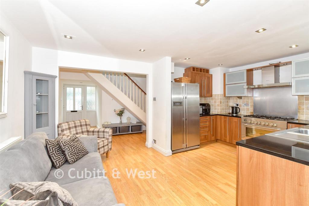 Kitchen/Dining Area