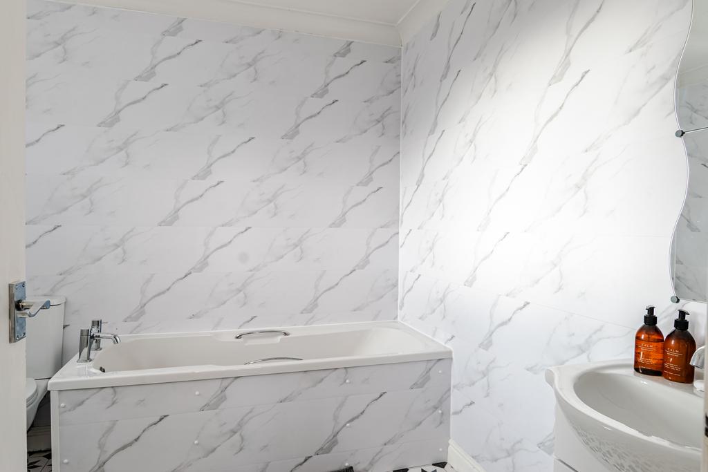 Bathroom1a