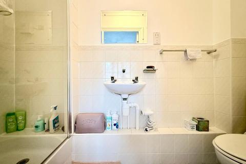 undefined, Princes Place, Knightsfield, Luton, Bedfordshire, LU2 7LN