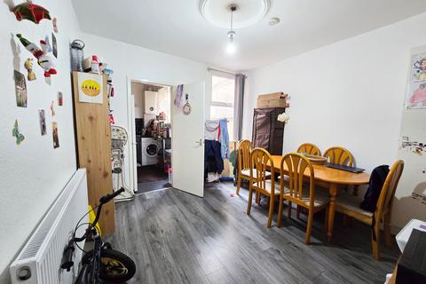 2 bedroom end of terrace house for sale, Western Road, Leicester, LE3