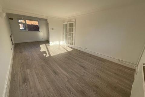 8 Ongar Way, Rainham, RM13 7TS