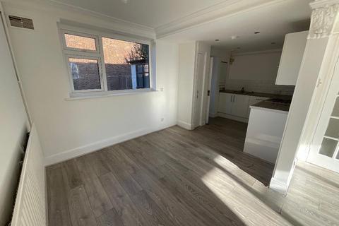 8 Ongar Way, Rainham, RM13 7TS