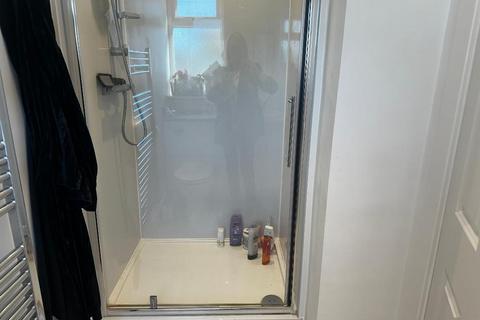 2 bedroom flat for sale, Stanley Road, Bromley, Kent, BR2 9JP