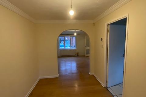 3 bedroom semi-detached house to rent, Enderby Road, Luton LU3