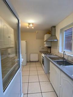 3 bedroom semi-detached house to rent, Enderby Road, Luton LU3
