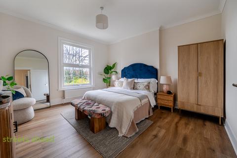 2 bedroom apartment for sale, Dagnall Park, London, SE25