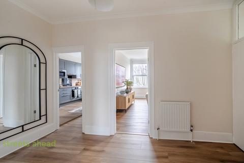 2 bedroom apartment for sale, Dagnall Park, London, SE25