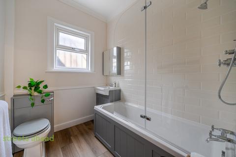 2 bedroom apartment for sale, Dagnall Park, London, SE25