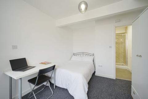 6 bedroom house to rent, Delph Mount, Leeds LS6