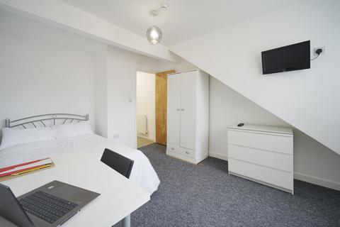 6 bedroom house to rent, Delph Mount, Leeds LS6