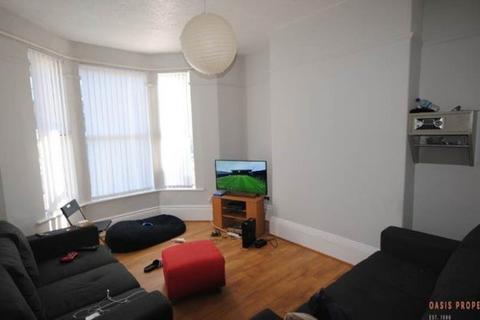 6 bedroom house to rent, Delph Mount, Leeds LS6