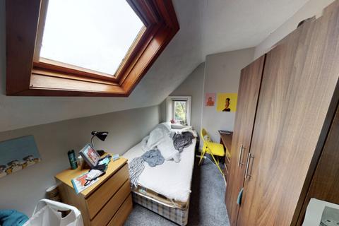 4 bedroom flat to rent, Ashwood Villas, Leeds LS6