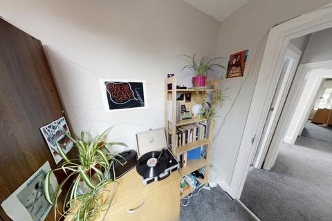 4 bedroom flat to rent, Ashwood Villas, Leeds LS6