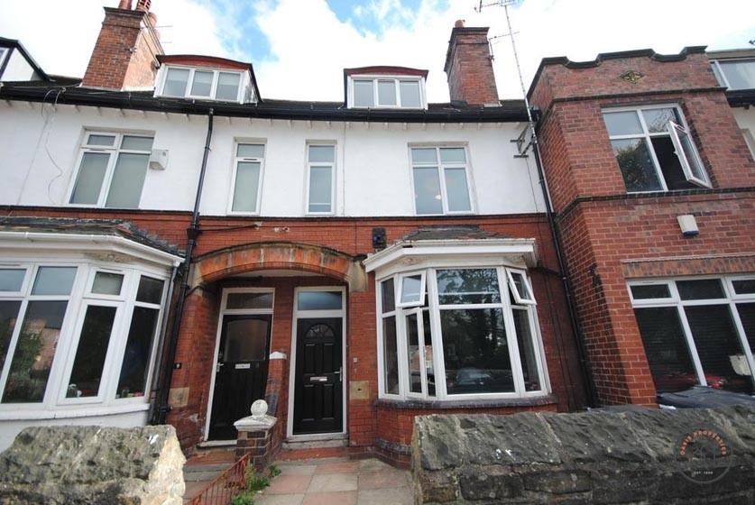 A charming view of the front exterior of a trad...