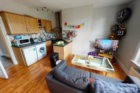 2 bedroom flat to rent, Victoria Road, Leeds LS6