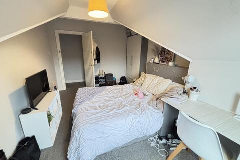 7 bedroom house to rent, Estcourt Avenue, Leeds LS6