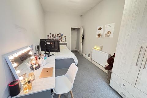 7 bedroom house to rent, Estcourt Avenue, Leeds LS6