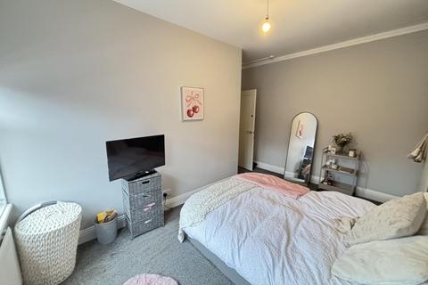 7 bedroom house to rent, Estcourt Avenue, Leeds LS6