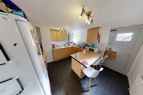 6 bedroom house to rent, Ash Crescent, Leeds LS6