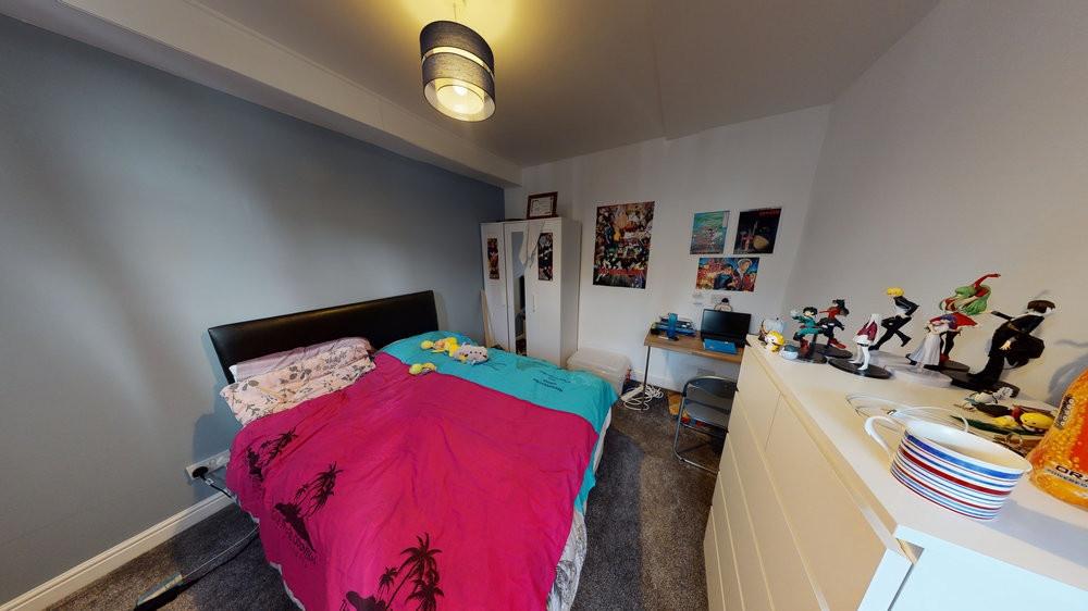 A cozy bedroom featuring a double bed with colo...