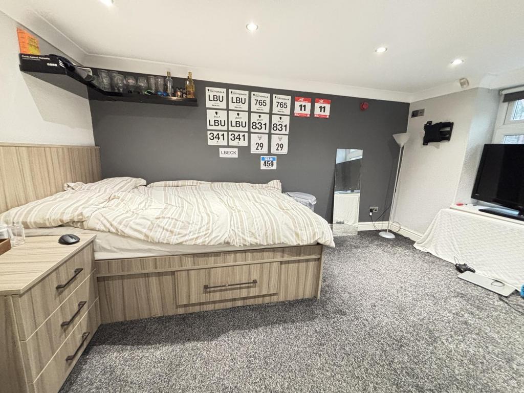 A spacious and well-maintained master bedroom w...