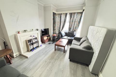 5 bedroom house to rent, Hessle Avenue, Leeds LS6