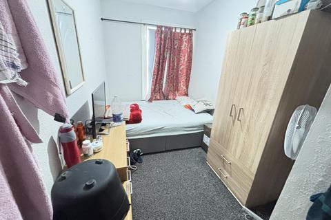 5 bedroom house to rent, Hessle Avenue, Leeds LS6
