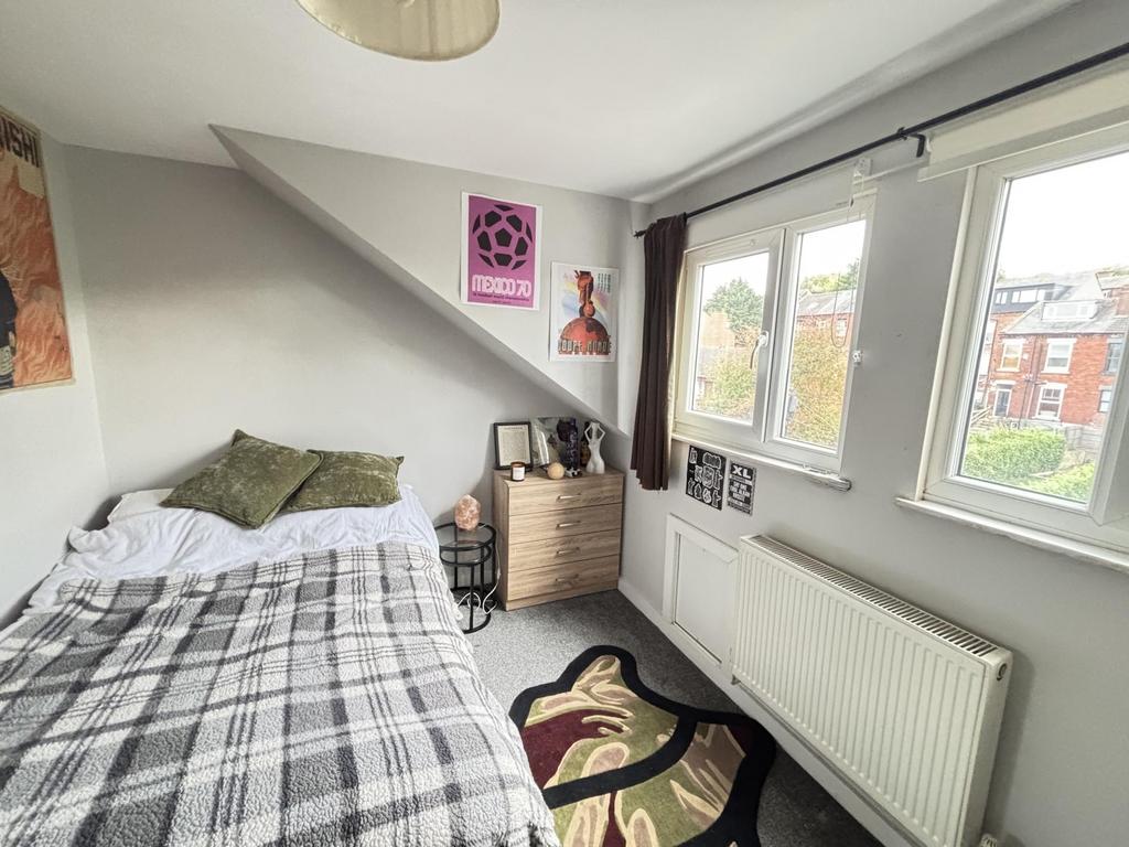 Bright and cozy bedroom featuring a double bed,...