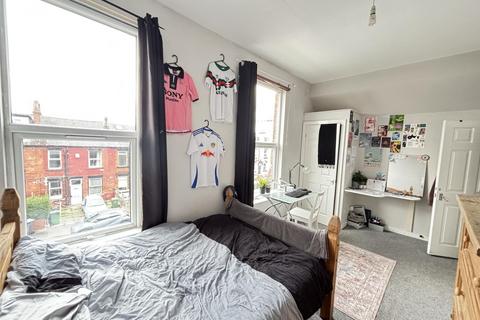 6 bedroom house to rent, Ebor Mount, Leeds LS6
