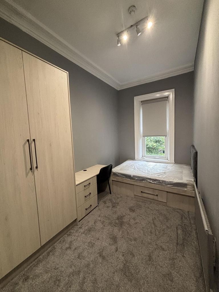 A neat and well-maintained single bedroom with ...