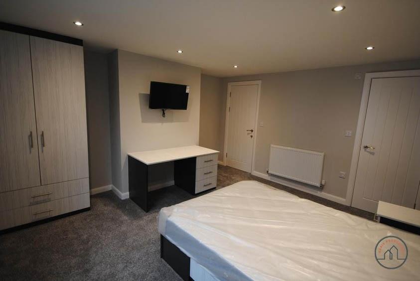 A spacious and well-maintained master bedroom f...