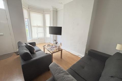 3 bedroom house to rent, Ashville Avenue, Leeds LS6