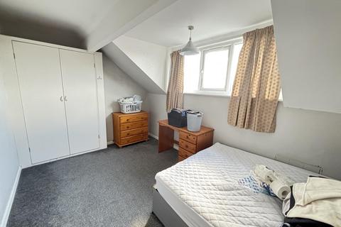 4 bedroom house to rent, Hessle Avenue, Leeds LS6