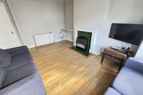 4 bedroom house to rent, Hessle Avenue, Leeds LS6