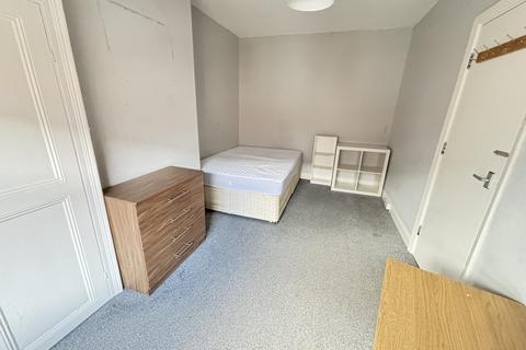 4 bedroom house to rent, Hessle Avenue, Leeds LS6
