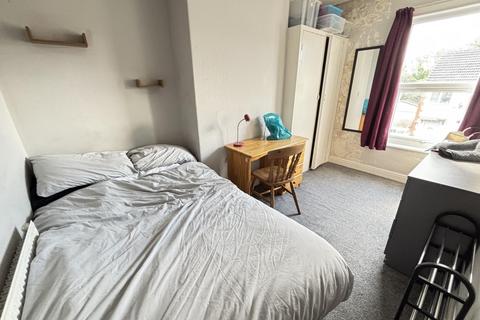 4 bedroom house to rent, Hessle Avenue, Leeds LS6