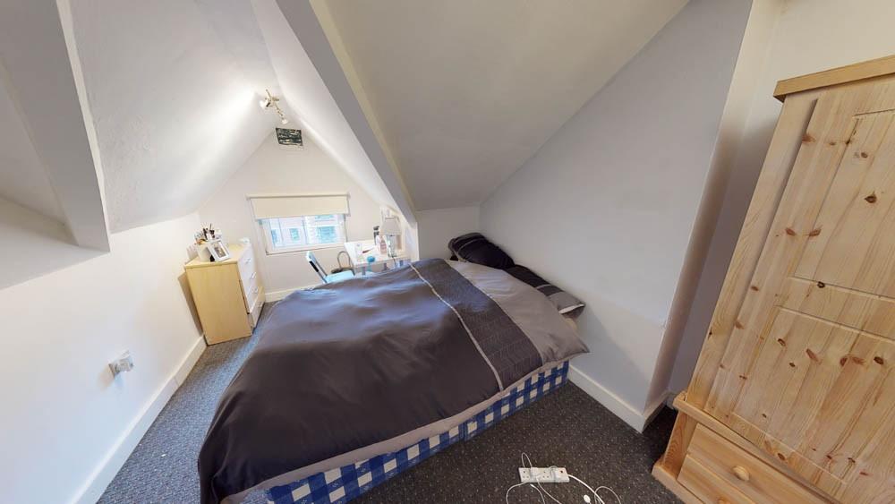 A cozy single bedroom with a double bed, neatly...