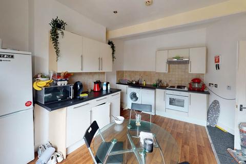 5 bedroom house to rent, Kirkstall Lane, Leeds LS6