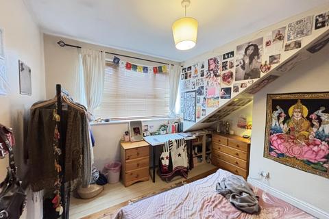 4 bedroom house to rent, Burley Road, Leeds LS4