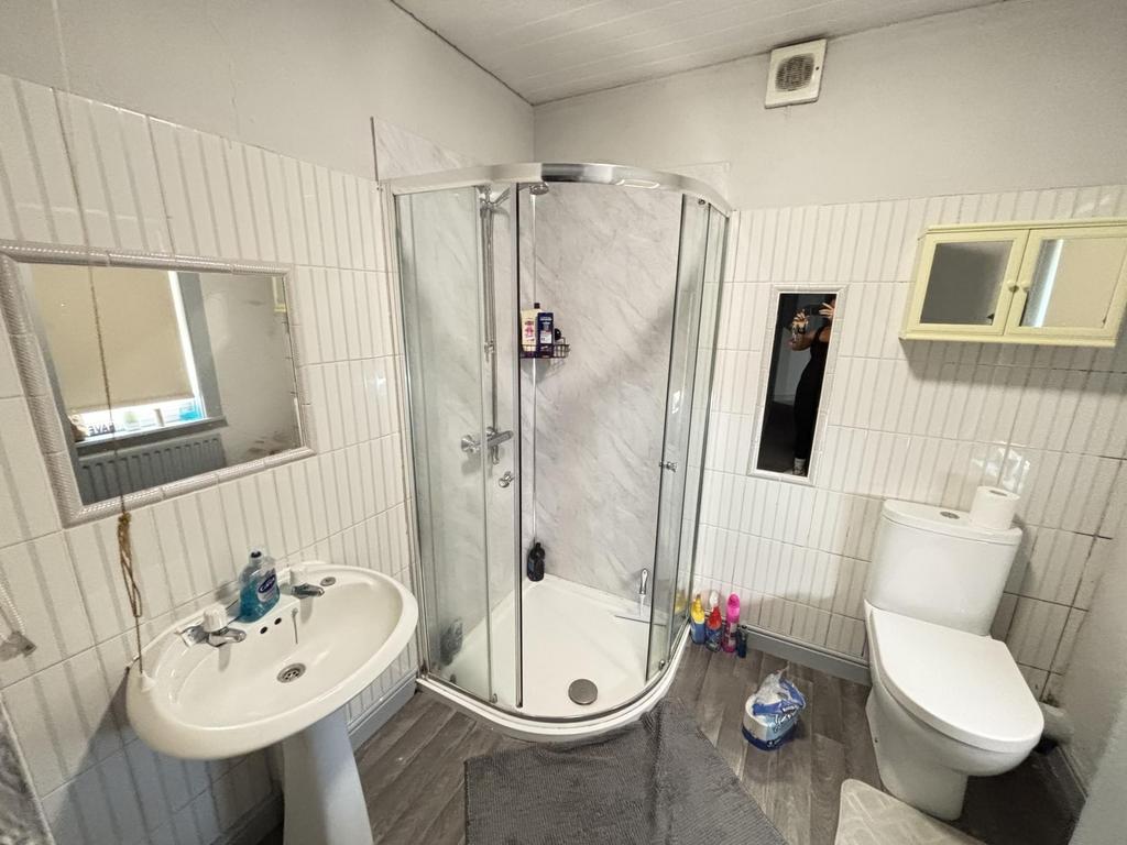 A clean and well-maintained bathroom featuring ...