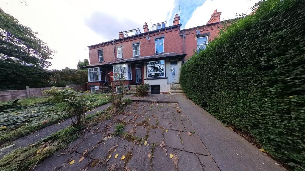 A charming view of the front exterior of a resi...